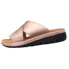🔥Oferta ograniczona czasowo🔥【35-43】2026 damskie letnie kapcie plus size z płaskim dnem i skrzyżowanymi nogawkami